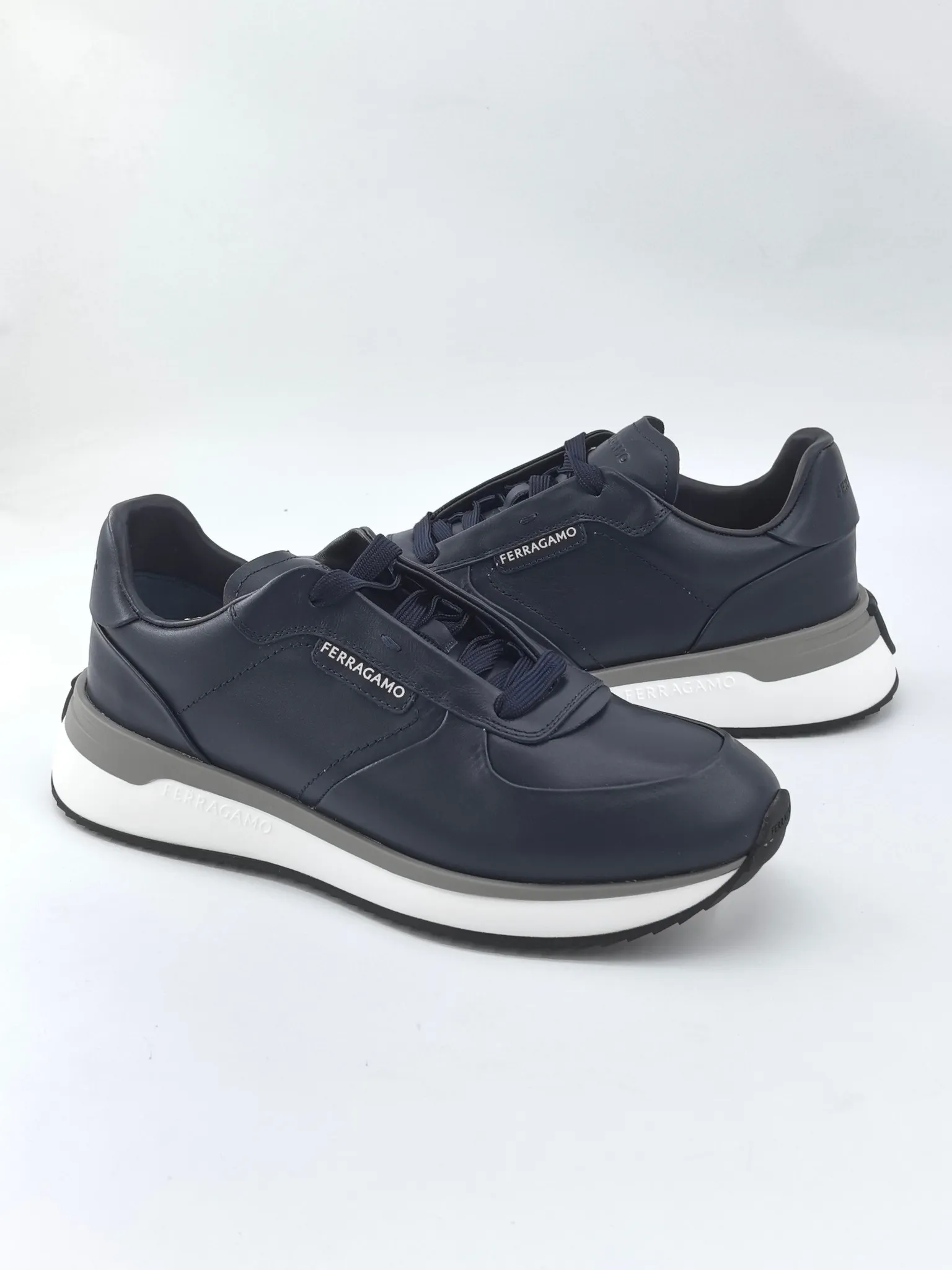 [Ferragam] Top P: 780💰 ▪️Size: 39-44 (38.45 custom-made) FERRAGAMO Ferragam 🔍Top purchasing agent 🇮🇹 Ferragam Street-charming casual shoe series, the counter sells the original configuration simultaneously, Italian imported cowhide fabric, high-quality splicing technology, imported water-dyed cow lining , soles: original foam outsole specially provided by the original factory, original factory follow-up goods, 🔍 high quality, can be entered and exited the counter at will, welcome to compare and synchronize with the counter.
